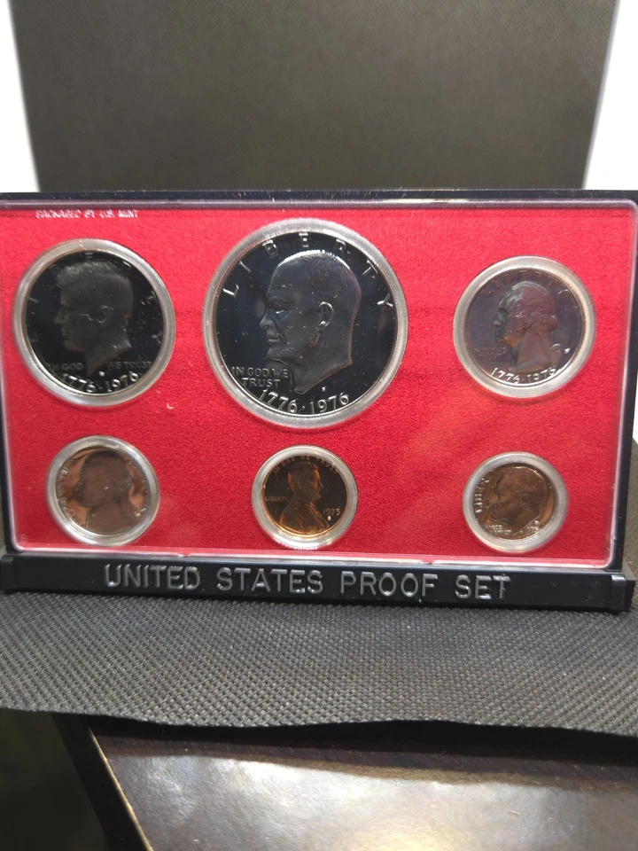 1975–1982 U.S. Mint Proof Set Collection-Bicentennial Legacy • Type 2 SBA - Image 2 of 4