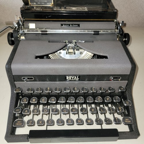 Royal Quiet De Luxe — eBay listing photo