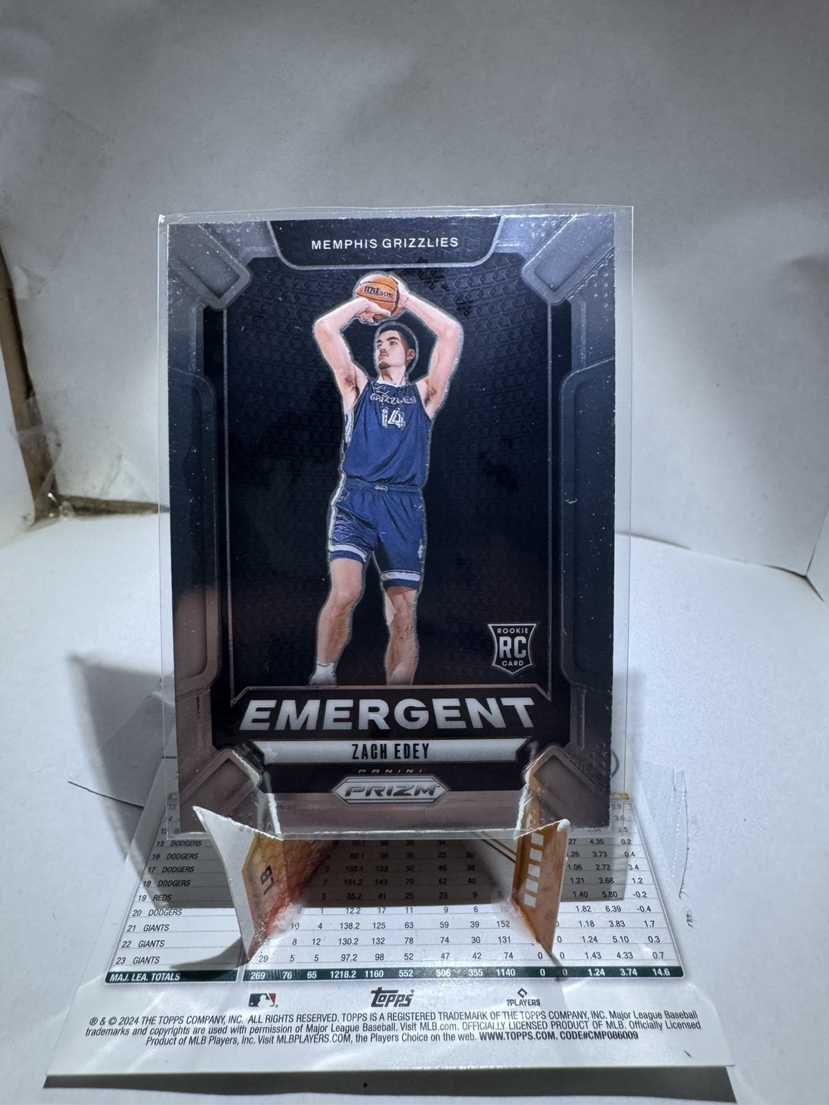 2024-25 Panini Prizm - Emergent Zach Edey #16 (RC)