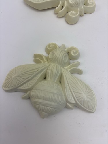 Set Of 4 HOMCO Burwood Honey Bee Wall Hanging Molded Plastic Granny Core Cottage - Foto 3 di 11