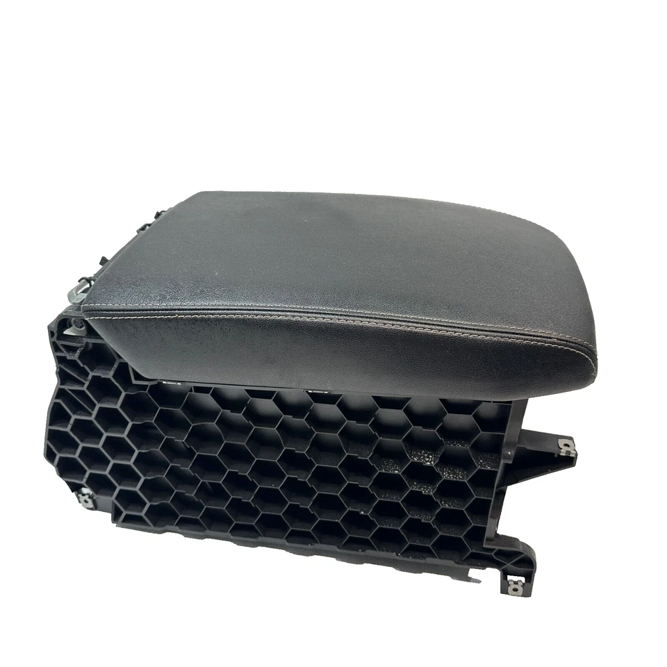 大众原始设备制造商 ATLAS 2020 - 2023 中心控制台存储比较和臂章 — 第 4/4 张图片