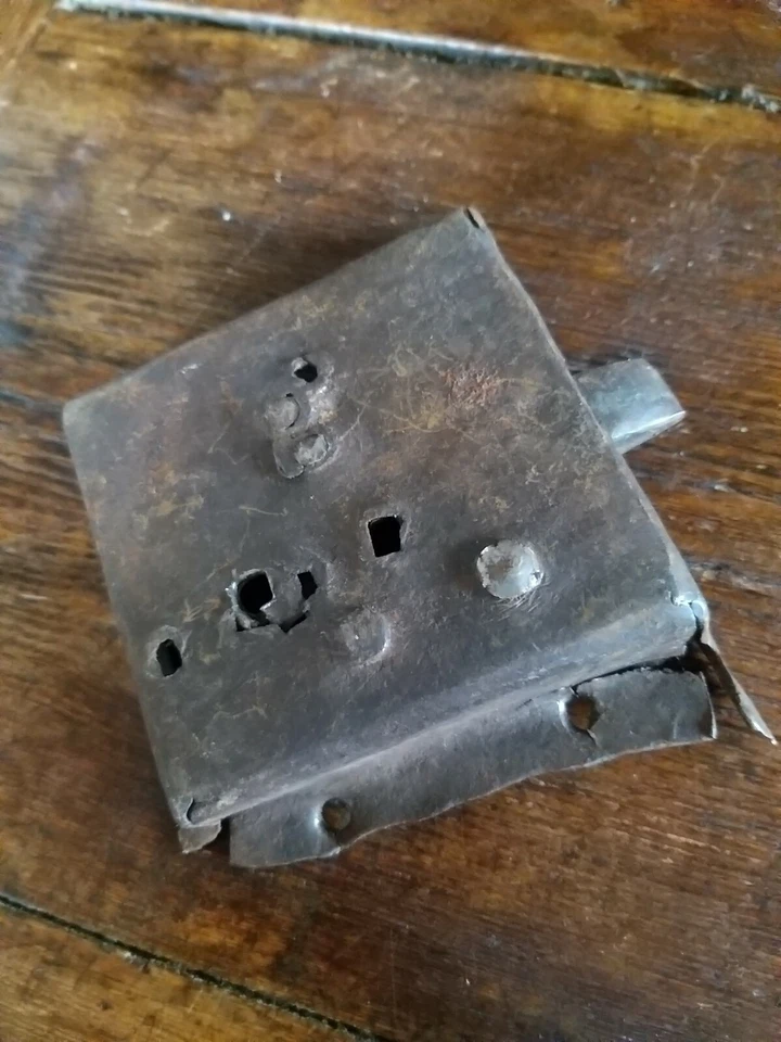 Cerradura de puerta de hierro forjado temprana sin llave para restaurar una cerradura arquitectónica rara Foto 4 de 4
