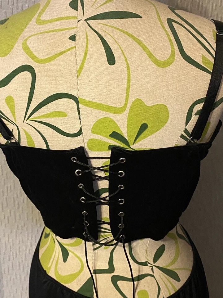 Bustier gótico vintage de terciopelo años 90 con diseño diamantado y atado trasero Foto 2 de 4