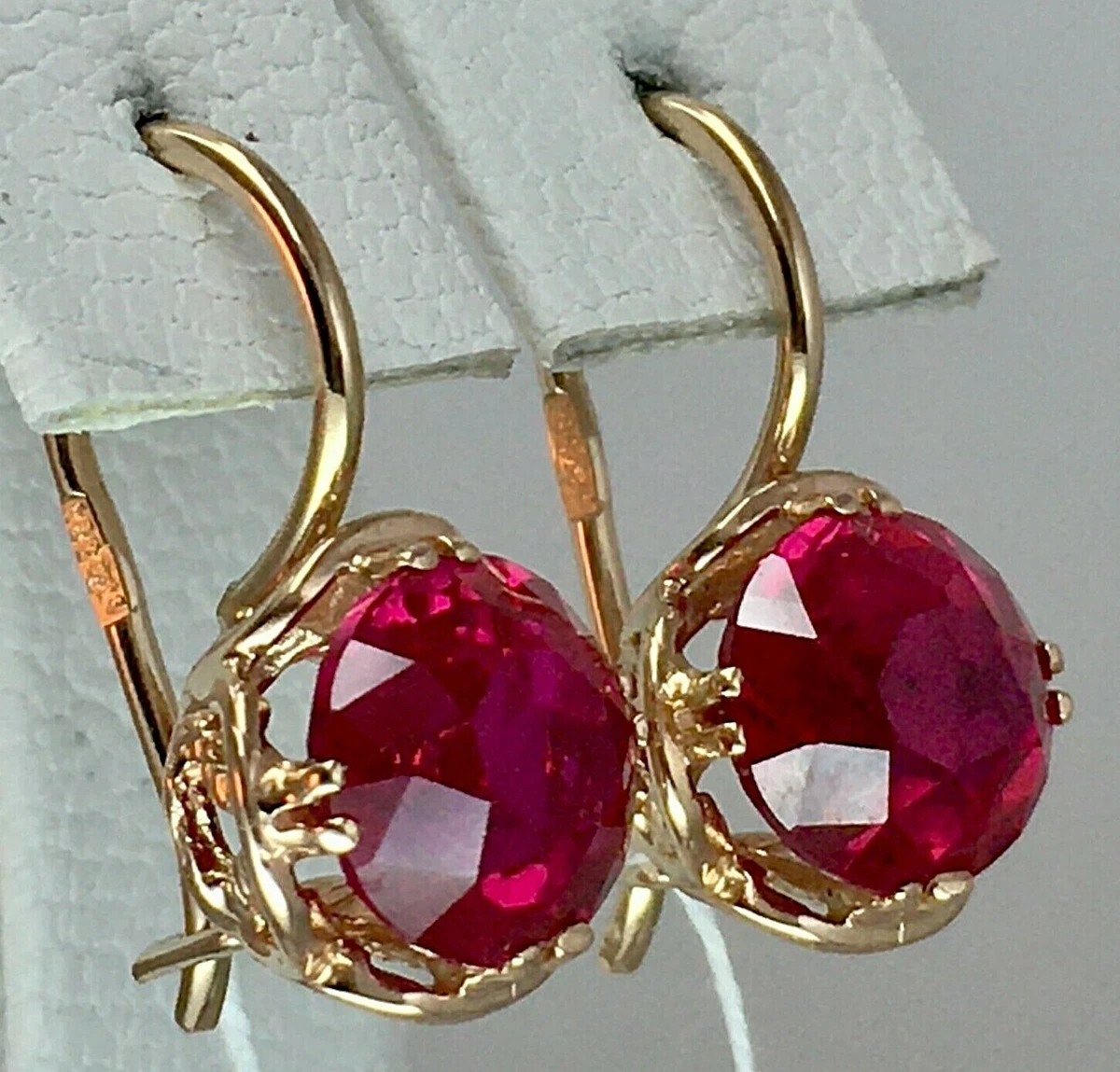 Vintage Bold Red Pear Shaped .95ct Ruby .60ct Full Cut Diamond 14k Gold  Earrings - petersuchyjewelers