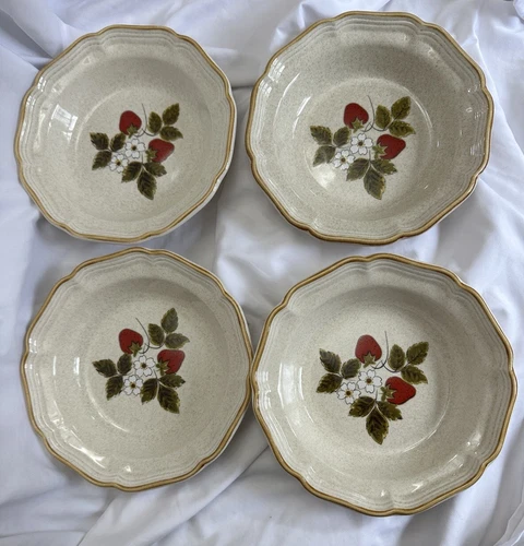 Mikasa Strawberry Festival Lot x4 Soup Snack Cereal Bowls 8.5" 4-1