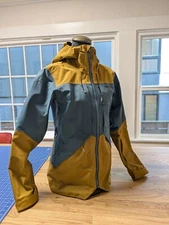 Trew Gear Stella Women's Snowboarding and Ski Jacket XS - Great condition 