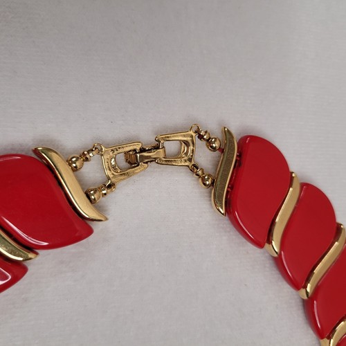 Collana girocollo rosso ciliegia lucite tono oro gioielli moda retrò luce natalizia - Foto 4 di 5