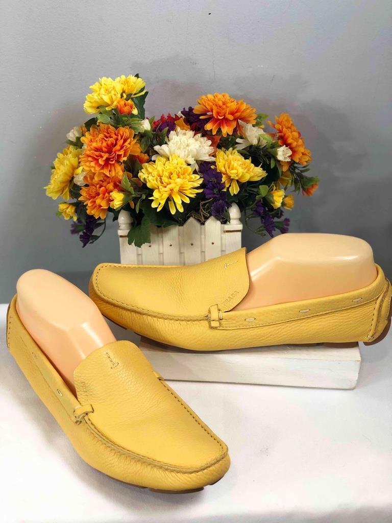 PRADA イエロー ローファー　美品 PRADA Italy Women's Yellow Pebbled Leather Flat Loafer EU 39