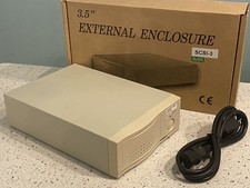 External SCSI 3 Hard Drive Enclosure w/ MAXTOR Atlas 147GB Wide Ultra320 3.5 HD