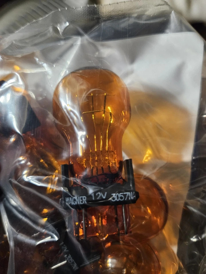 NEW WAGNER 3057NA Turn Signal Light (10) - Image 4 of 4