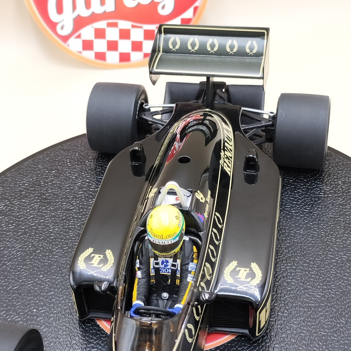 Minichamps 1/18 Lotus Renault 98T Ayrton Senna 1986 black