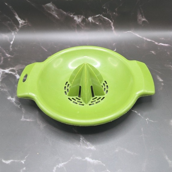 VillaWare Vintage Green Plastic Manual Citrus Juicer Reamer, Dishwasher Safe