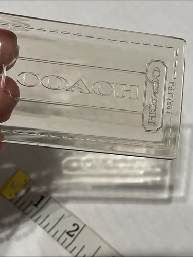Juego de 2 LLAVEROS GRANDES GRIS HUMO COACH AMAPOLA Y PLATA TRANSPARENTE BRILLANTE ETIQUETA COLGANTE - Imagen 9 de 10