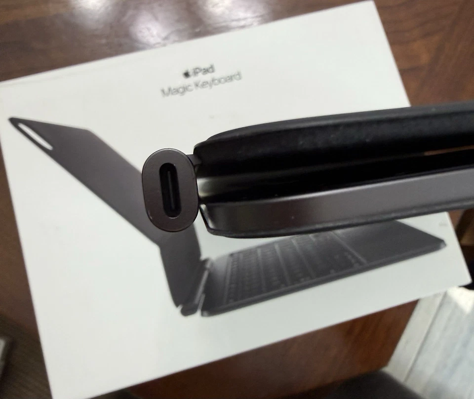 Apple Magic Keyboard for iPad Pro 11-inch M4 A2975 - English - Black - MWR23LL/A - Image 4 of 4