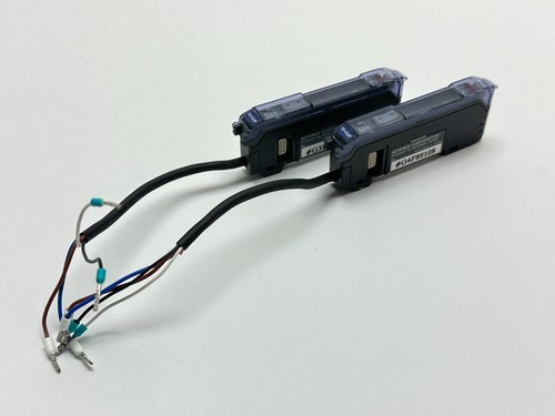 Keyence FS-V33P Fiber Sensor Amplifier Main Unit PNP LOT OF 2 - Picture 2 of 8