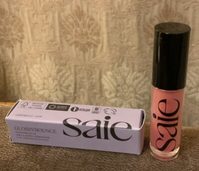 Saie Glossybounce feuchtigkeitsspendender Lip Oil Gloss SHADE KISS brandneu im Karton