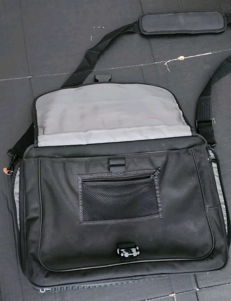 Estuche de Transporte TARGUS DELUXE, Bolsa de Mensajero, Modelo CPT400-02 Foto 3 de 4