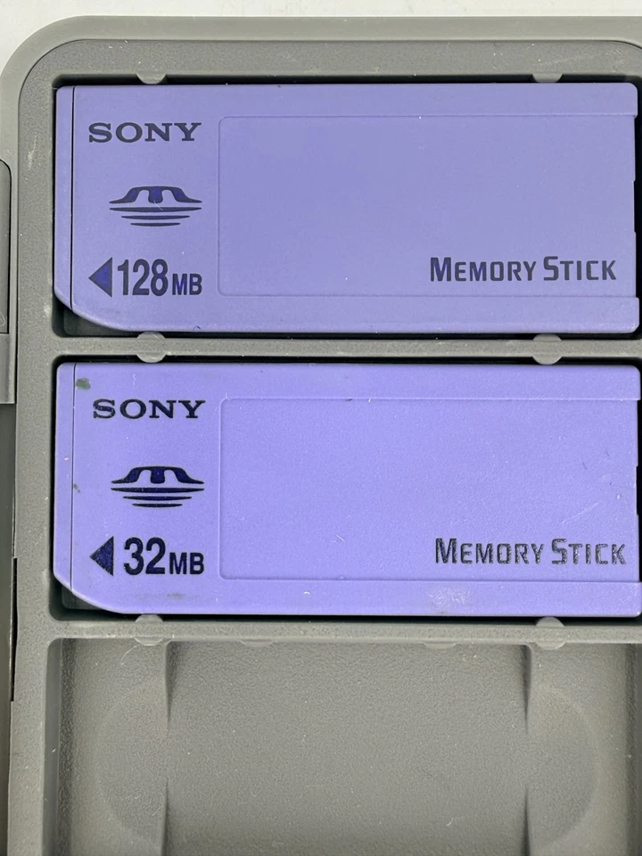 Lot of 6 SONY Memory Stick and Memory Stick Pro Media with carrying case 256MB+ - Image 4 of 4