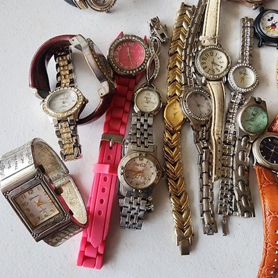 A*belle Watch virginia sic semper tyrannis 40 years Vintage Need Batteries A*belle Watch virginia sic semper tyrannis 40 years Vintage  main image 4