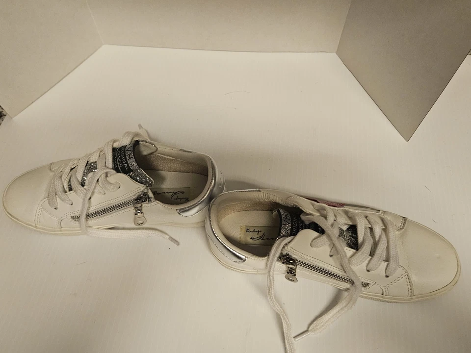 vintage Havana | Khloe VHK Star Sneaker | Big Girls Size 4 - Image 3 of 4