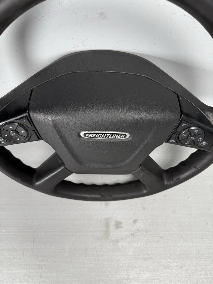 Volante 18" de un Freightliner A14-19622-000 2021 Foto 4 de 4