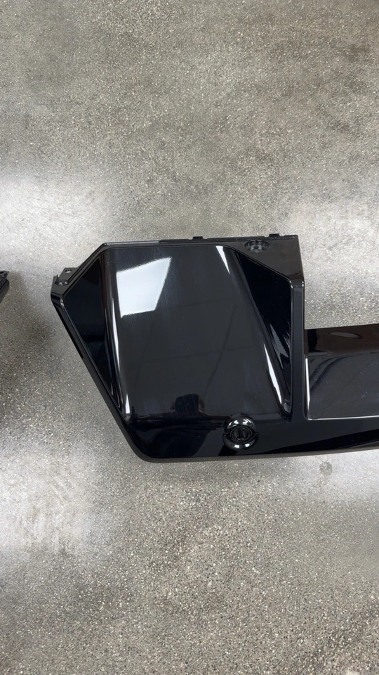 Difusor trasero negro brillante BMW M5 G90/G99 OEM 2 piezas panel de ajuste de parachoques Foto 4 de 4
