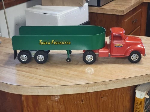 VINTAGE 1950's PRESS STEEL TONKA TRACTOR TRAILER FREIGHTER TRUCK NEAR MINT