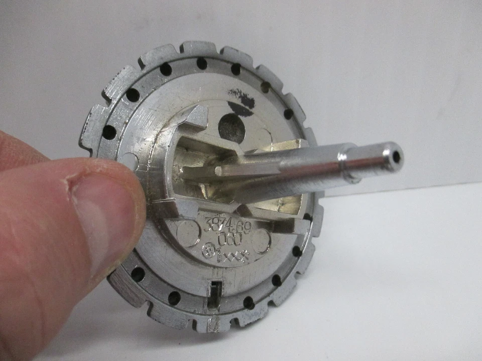 Nuevo de Lote Antiguo Ford Courier Pickup Grill emblema #3874-69-060 Foto 4 de 4