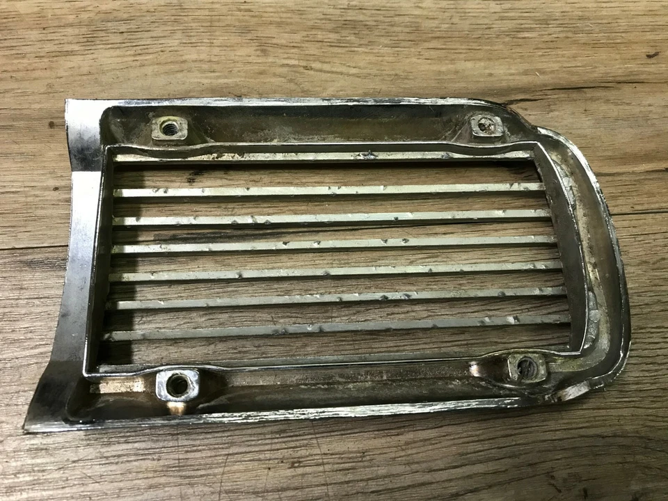 65 Pontiac Acadian Beaumont 1965 usado GM luz trasera bisel cromado raro OEM Foto 4 de 4