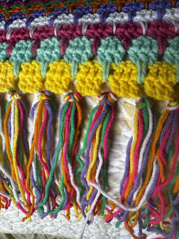 Винтажный ручной работы крючком афганский одеяло 60 x 80 бабушка полоски радуги бахрома новый - Изображение 2 из 4