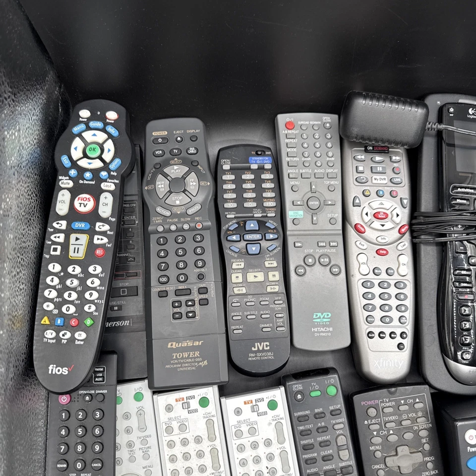 Lote Mixto de 40 Mandos a Distancia Logitech Amazon Universal Samsung Sony Panasonic Foto 2 de 4