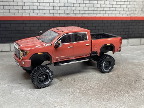 2022 GMC Sierra 2500 HD Lifted 4x4 Truck 1/64 Diecast Custom Duramax Greenlight - Picture 8 of 14
