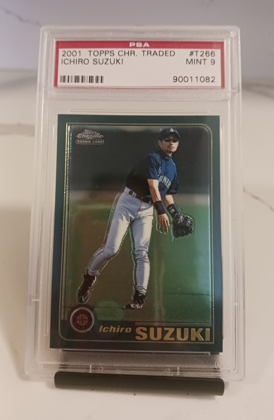 2001 Topps Chrome Traded ICHIRO SUZUKI RC PSA 9