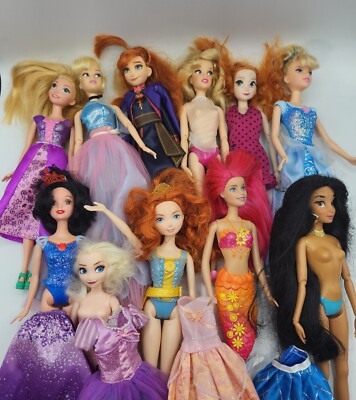 Lot Mattel / Disney Barbie Princess Dolls X 14 Plus Extra Outfits