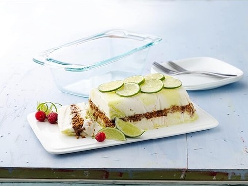 Pyrex Easy Grab Loaf Dish with Red Plastic Cover, 1.5qt/1.4 Litre Capacity - Picture 3 of 4