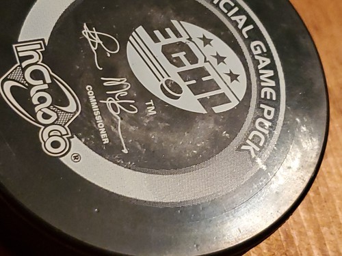 Sean Burke Autographed Hockey Puck Phoenix Roadrunners Official Game InGlasCo - Picture 7 of 7