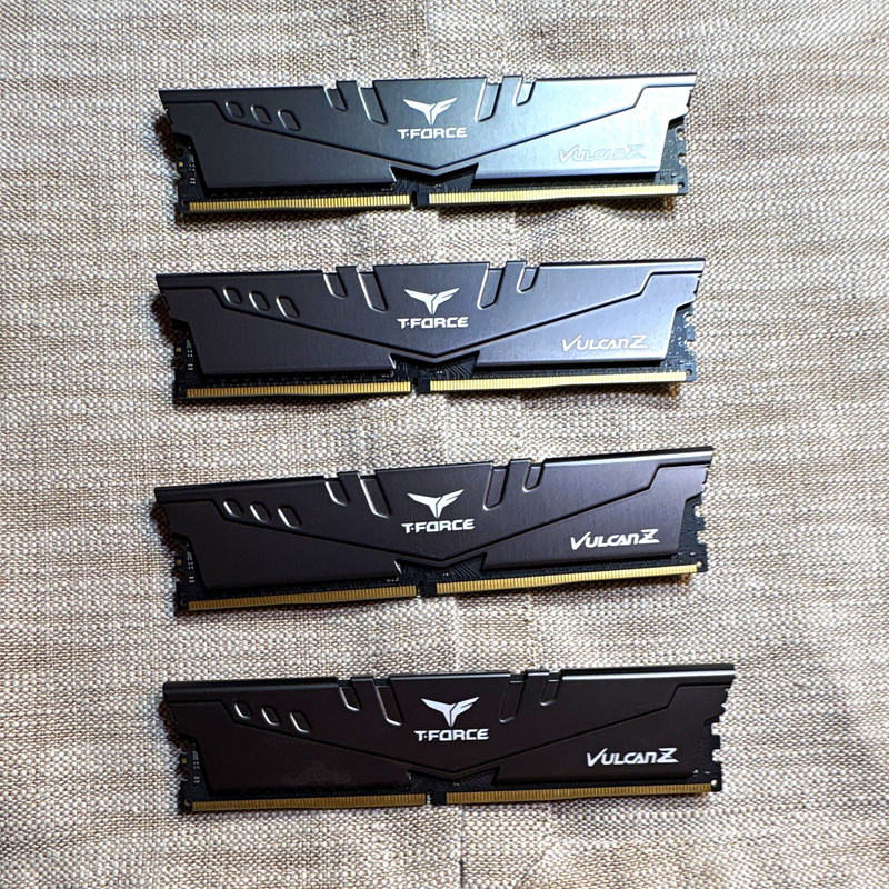 TEAMGROUP T-FORCE Vulcan Z 32GB (4x8GB) DDR4-3200 288-Pin DIMM RAM