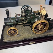 Vintage Steam Traction Engine with two figures By The Juliana Collection 18x33cm