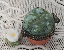 VINTAGE Midwest of Cannon Falls PHB Mini Frog w/ Water Lily Hinged Trinket Box