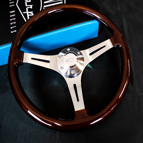Grant 601 Racing Steering Wheel; 15 In. Diameter; Black; 3-Spoke Design: Grant Logo - Foto 5