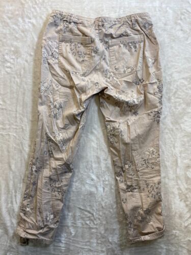 Democracy Womens Size 4 Flex-ellent Cropped Cargo Pant Floral Khaki Roll Tab - Picture 7 of 10