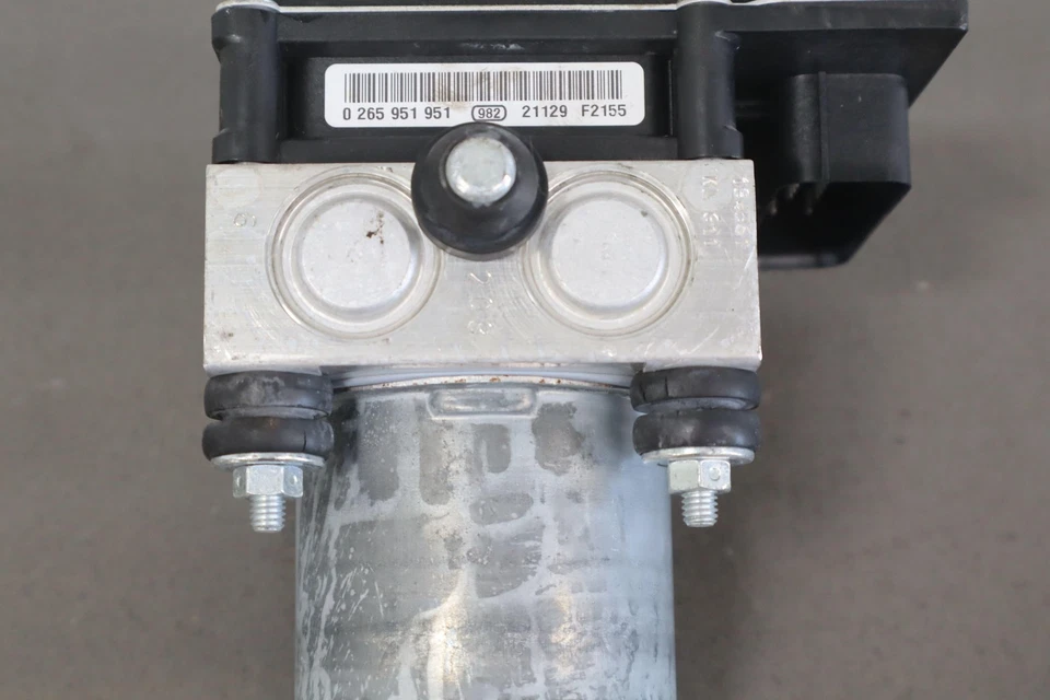 Conjunto de bomba/módulo ABS Chevy Camaro OEM 12-15 Foto 4 de 4