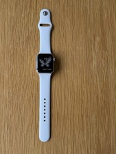 Apple Watch Series 4 40mm Silver Aluminium GPS – 81% Battery Health – Working