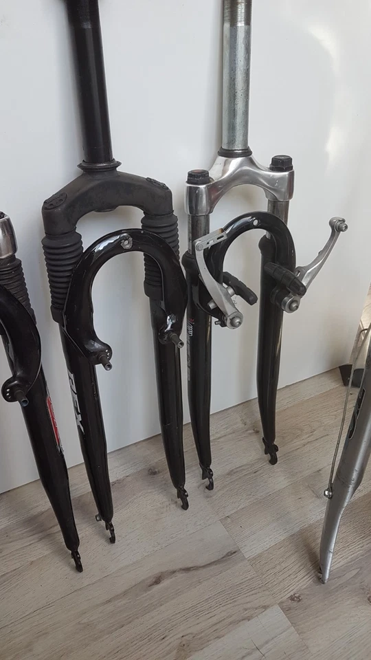 28 Zoll Fahrrad Federgabeln 5 Stück Konvolut mit Schutzblechen - Bild 4 von 4