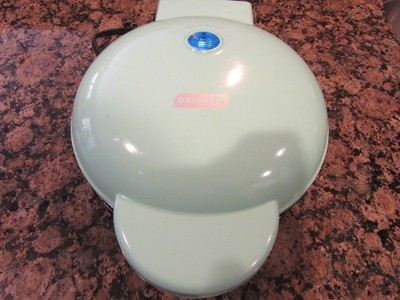 Dash Donut Doughnut Griddle 8 Inch Diameter Cook Surface Super Clean See Video!