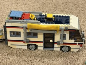 LEGO Creator Vacation Getaways 31052 w/manual, all pieces and mini-figs