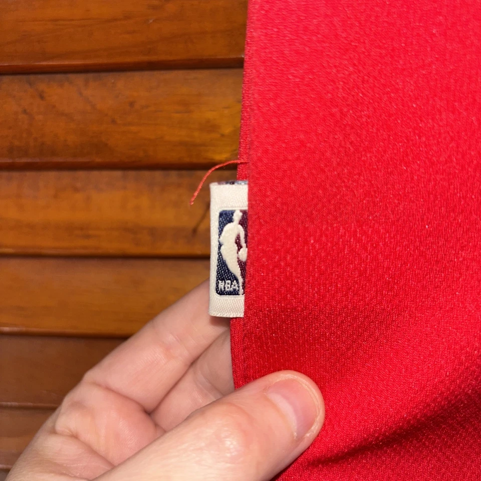 Классическая футболка Леброна Джеймса No6 Adidas NBA Miami Heat красная лиственная древесина размер S (8) - Изображение 4 из 4