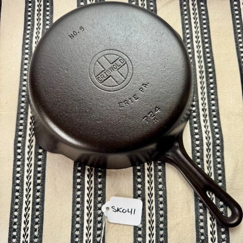 Griswold Cast Iron Skillet #5 Small Block Logo 724 K Grooved Handle
