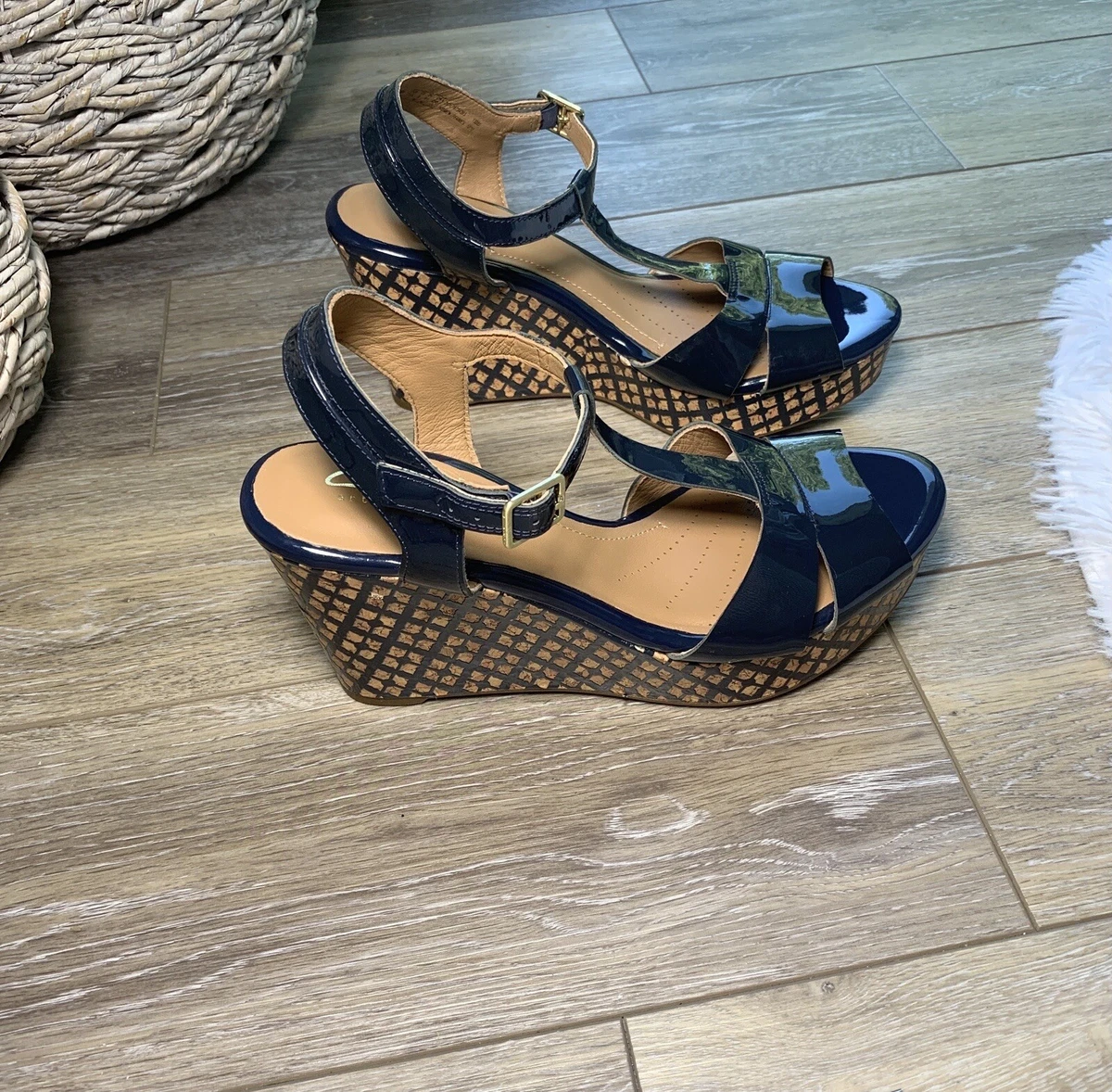 Clarks Women s Amelia Roma Wedge Sandal Navy Cork Artisan Collection Size 9