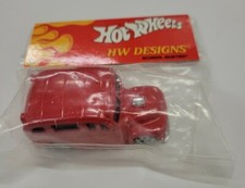 2013 Hot Wheels, HW Designs School Busted. NIP (14H)